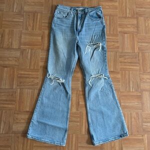 Levis jeans size 28